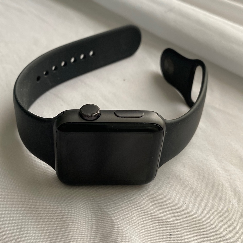 Apple Watch Series 3 - Black Aluminum - 42mm